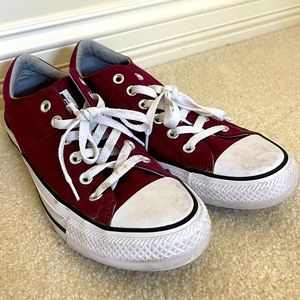 Converse Chuck Taylor All Star Low Top - Size 9